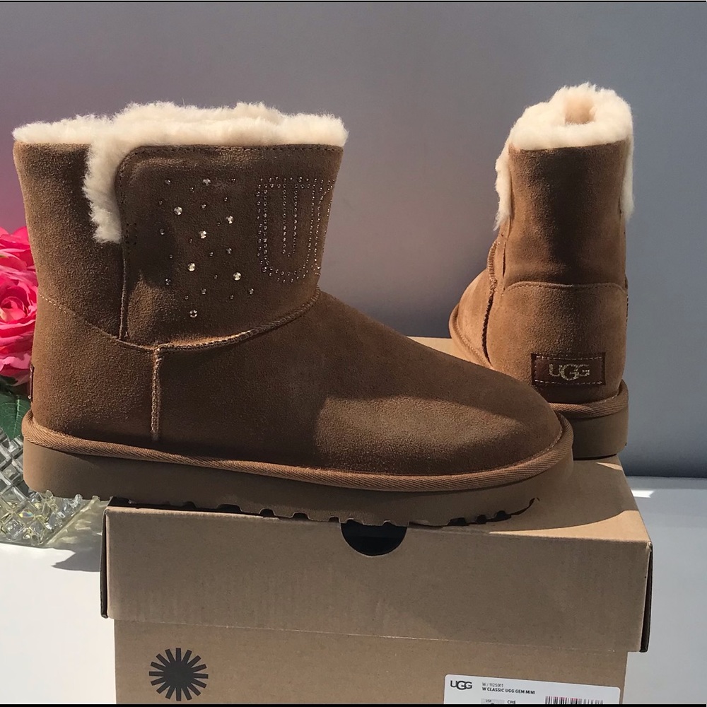 UGG Classic UGG Gem Mini Boot - Picture 4 of 10